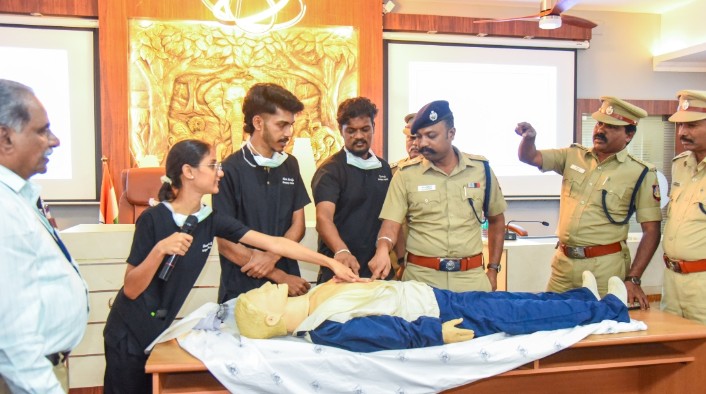 போலீசாருக்கு உயிர் காக்கும் முதலுதவி பயிற்சி எஸ்பி தலைமையில் நடைபெற்றது….