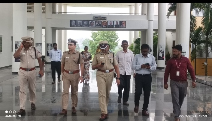 வருகிற‌‌ 30,தேதி குடியரசுத்தலைவர் கல்லூரி விழாவிற்கு வருகை பாதுகாப்பு ஏற்பாடுகள் குறித்து திருச்சி மண்டல ஐஜி  மற்றும் தஞ்சாவூர் சரக டிஐஜி ஆய்வு….