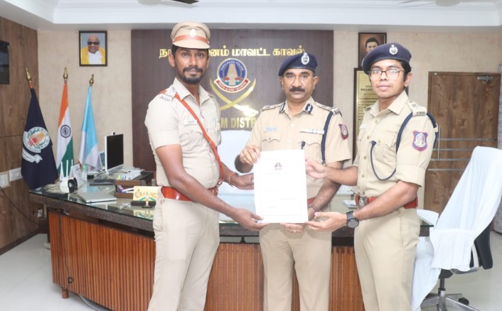 கஞ்சா கடத்திய குற்றவாளிகளை கைது செய்த போலீசாருக்கு மத்திய மண்டல ஐஜி சான்றிதழ் வழங்கி பாராட்டு…