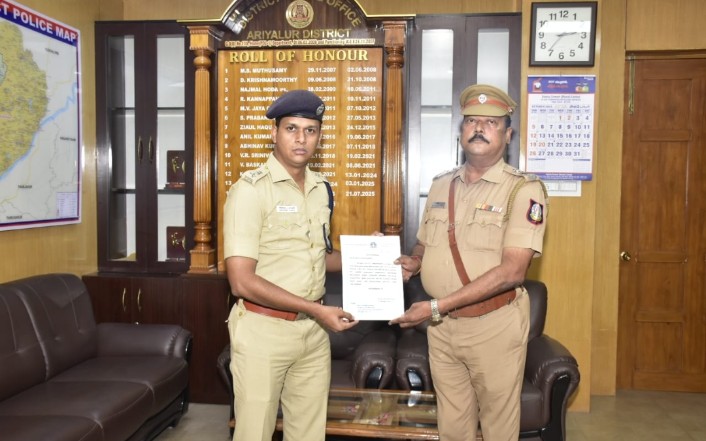 மெச்சதகுந்த பணிக்காக எஸ்ஐ உட்பட 5,போலீசாருக்கு எஸ்பி பாராட்டு… மெச்சதகுந்த பணிக்காக எஸ்ஐ உட்பட 5,போலீசாருக்கு எஸ்பி பாராட்டு…