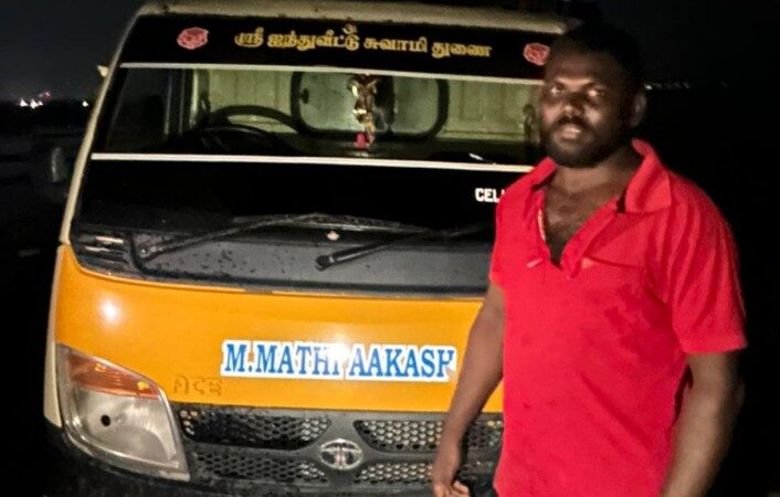 தூத்துக்குடியில் இலங்கைக்கு கடத்த முயன்ற ₹30 லட்சம் மதிப்பிலான பீடி இலைகள் பறிமுதல் – ஓட்டுநர் கைது தூத்துக்குடியில் இலங்கைக்கு கடத்த முயன்ற ₹30 லட்சம் மதிப்பிலான பீடி இலைகள் பறிமுதல் – ஓட்டுநர் கைது